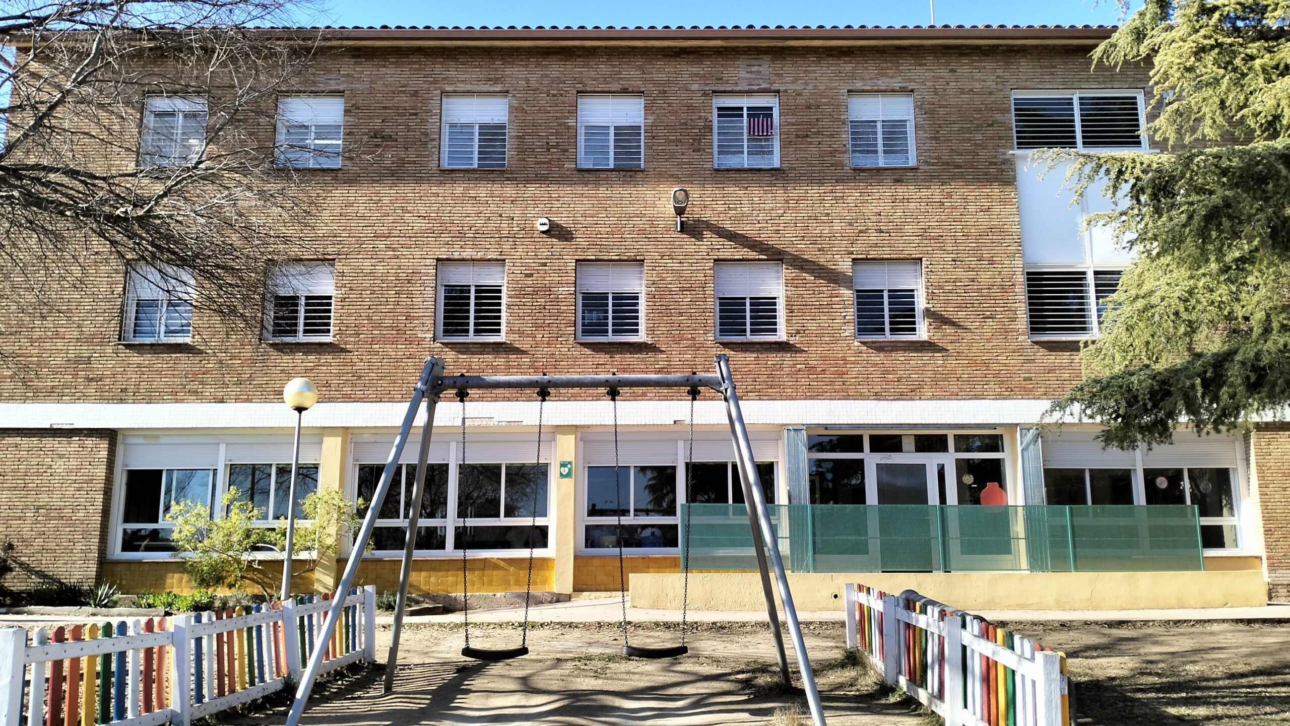 KHLIPPER interacting with community members