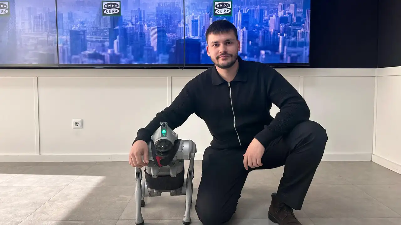 KHLIPPER at a high-end corporate event with dramatic lighting